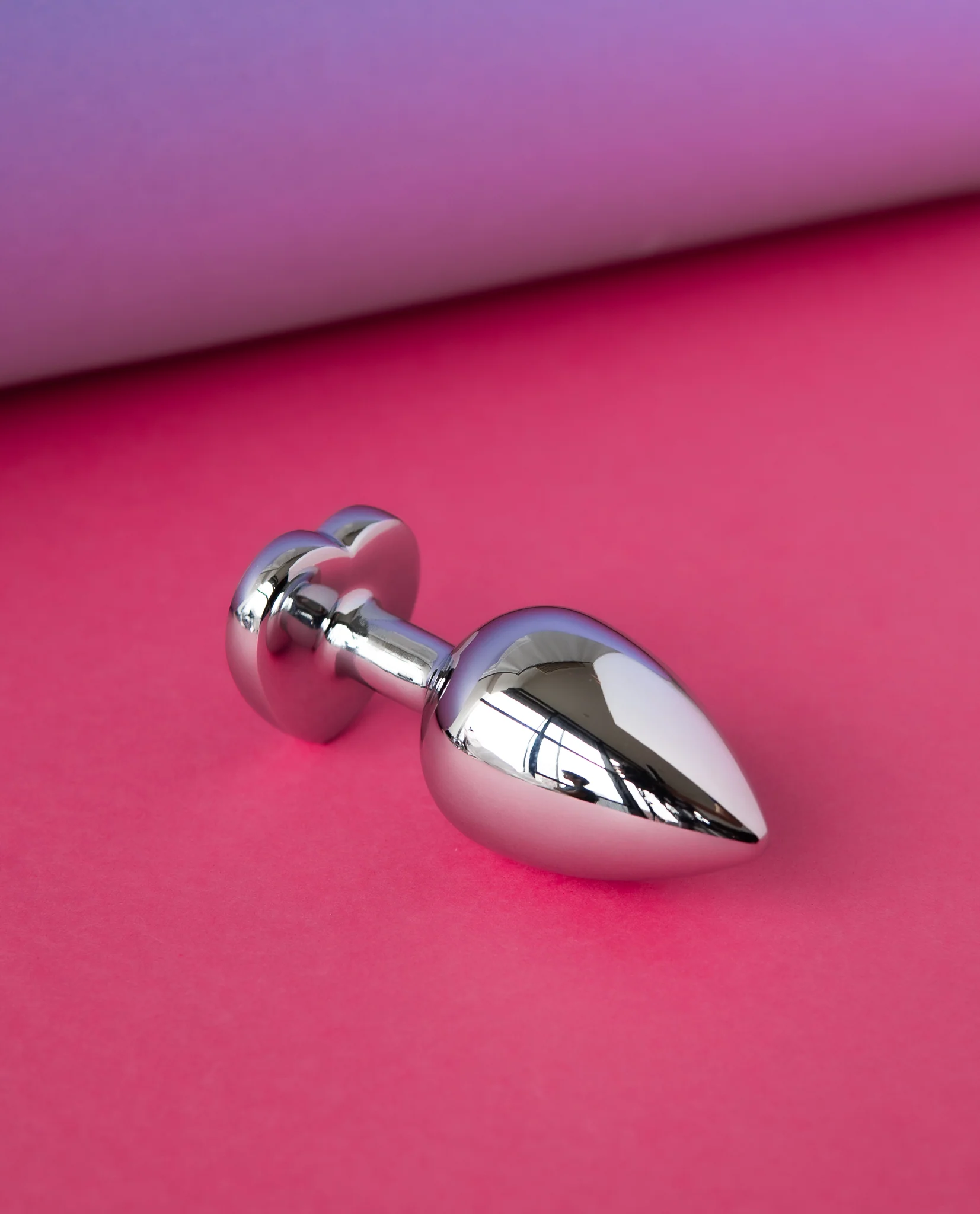 Bejewelled Heart Metal Butt Plug - Image 4