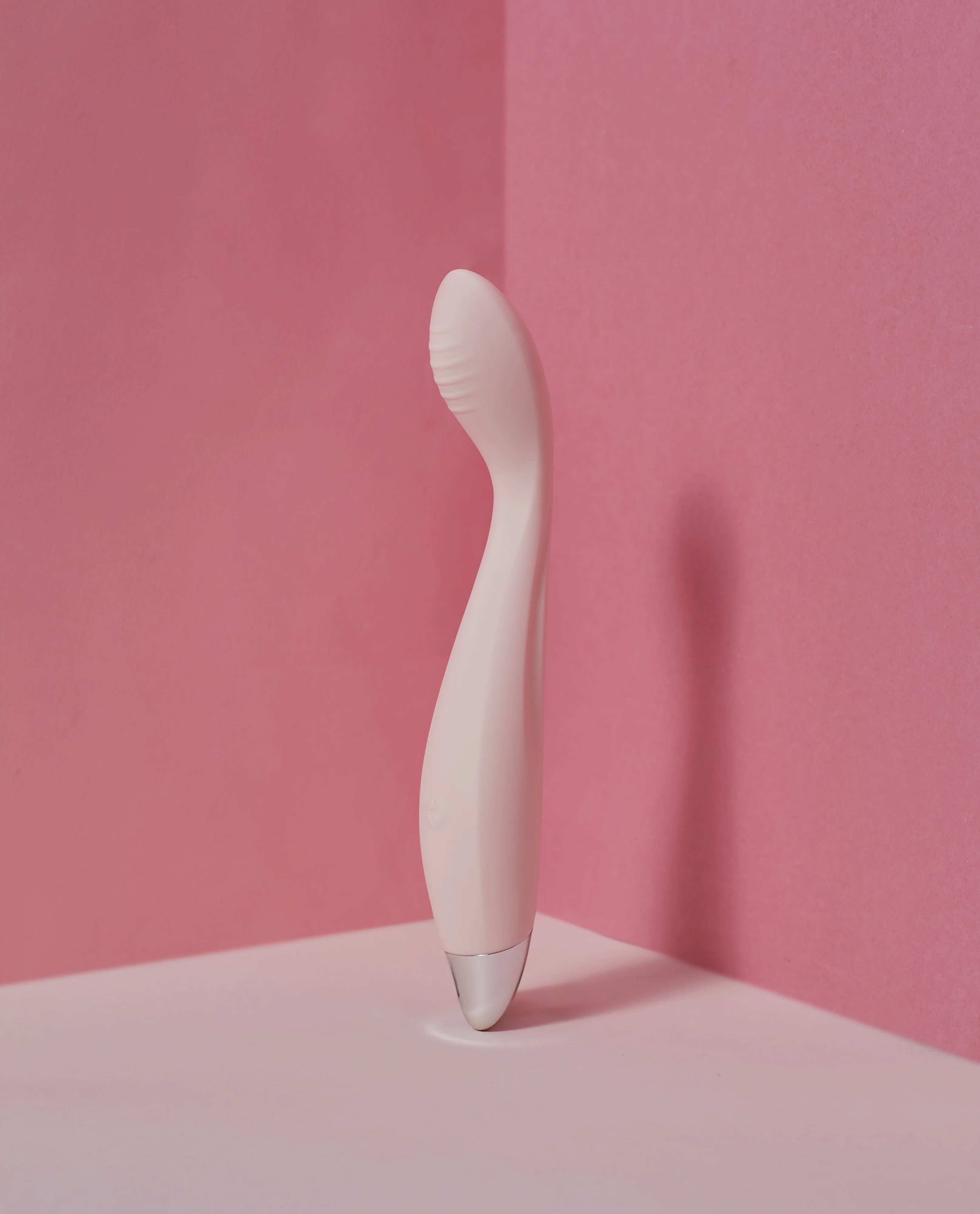 Dahlia Vibrating G-Spot Dildo - Image 3