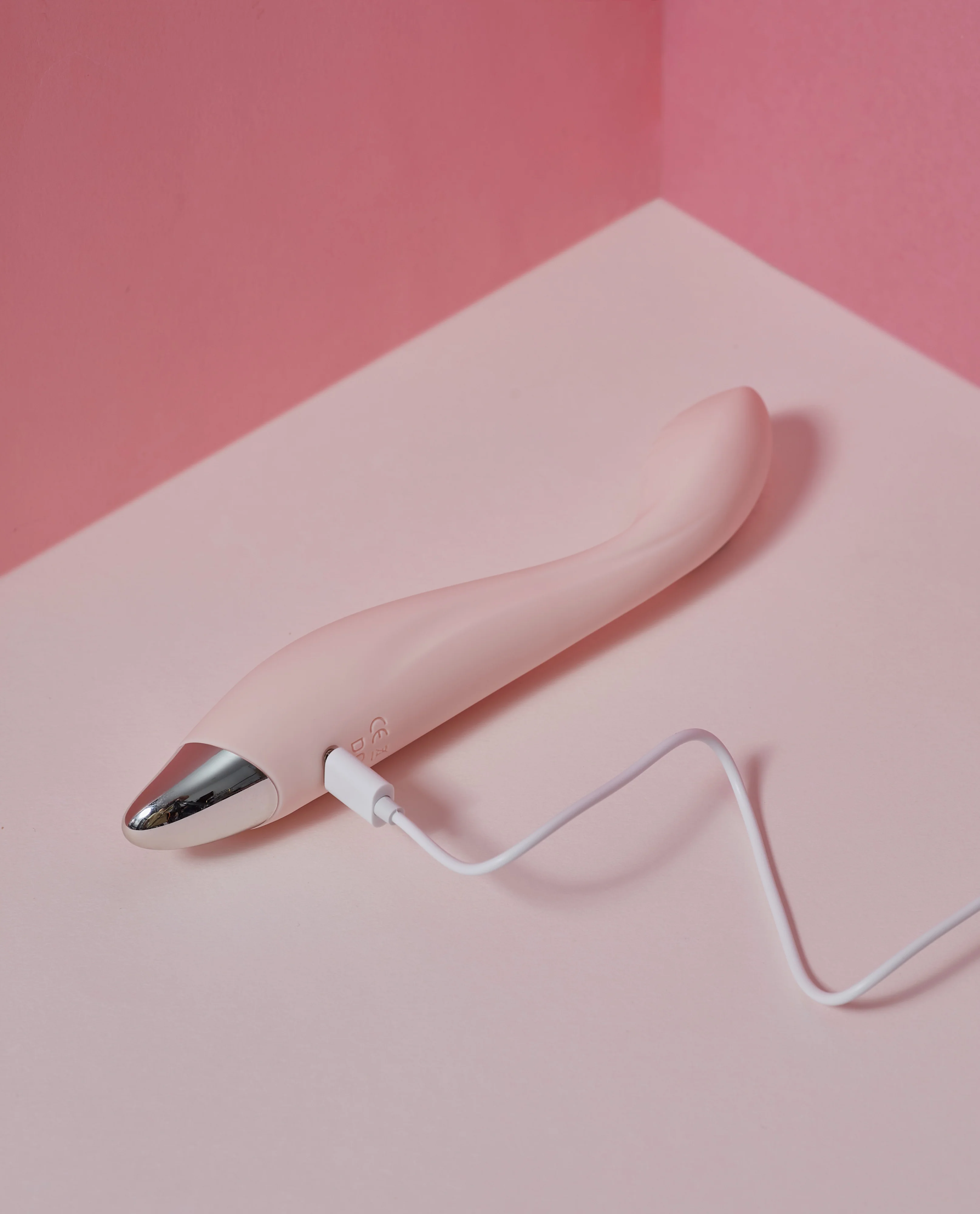 Dahlia Vibrating G-Spot Dildo - Image 4